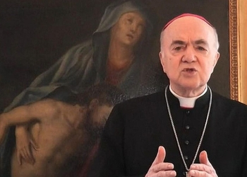 Mons. Carlo Maria Viganò (Ansa)