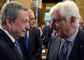 Mario Draghi con Ugo Zampetti, segretario generale del Quirinale (Ansa)