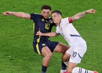 Ché Adams contro Granit Xhaka agli Europei 2024 (Foto ANSA)