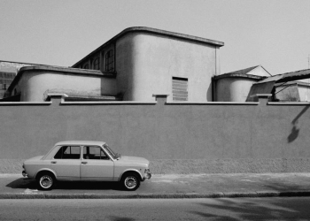 Gabriele Basilico, "Milano, via Aristotele, 1979". Da "Ambiente urbano - 1970-1980"