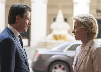 Giuseppe Conte capo del governo e Ursula von der Leyen nei giorni del "golpe": 2 agosto 2019 (Ansa)