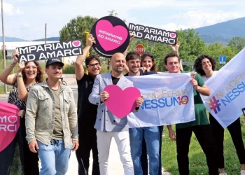 Luca Abete insieme ad alcuni studenti universitari