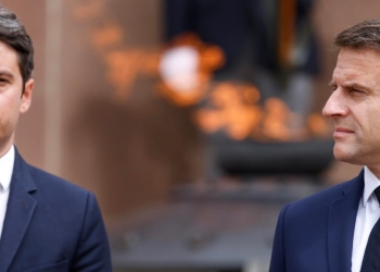 Attal e Macron, Francia