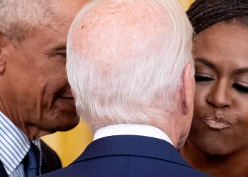 Da sin.: Barack Obama, Joe Biden, Michelle Obama (Ansa)