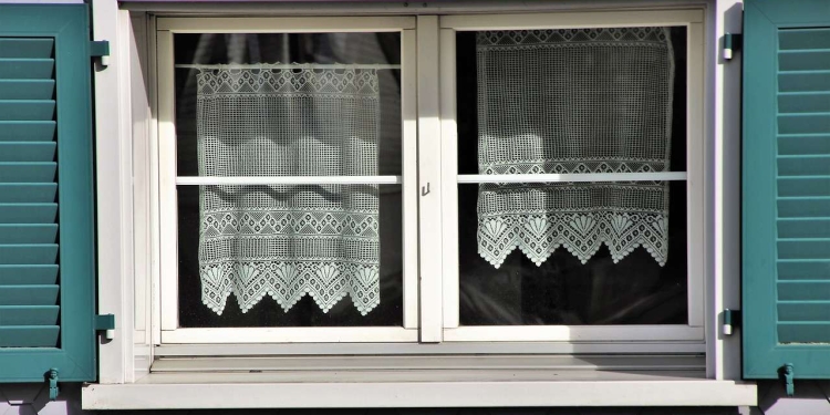 Finestra_bianca_infissi