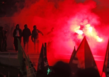 Protesta dei sindacati francesi in Piazza della Bastiglia, 2023 (Ansa)