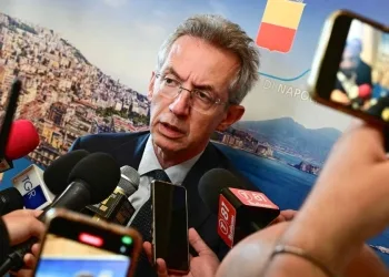 Gaetano Manfredi, sindaco di Napoli (Ansa)