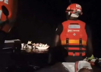 Migranti, l'intervento della ong spagnola Aita Mari