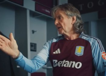 Ozzy Osbourne e la nuova maglia dell'Aston Villa