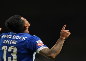 epa11351730 FC Porto's Galeno celebrates after scoring a goal  against Sporting de Braga during the Portuguese First League soccer match held in Municipal of Braga Stadium, Braga, Portugal, 18 May 2024.  EPA/HUGO DELGADO