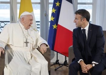 Papa Francesco con Macron
