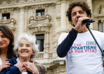 Filomena Gallo, Mina Welby e Marco Cappato davanti ala Corte di Cassazione nel 2021 (Ansa)