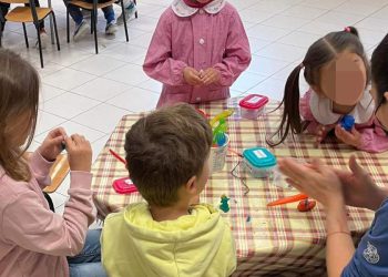 Bambini ucraini i Italia (Ansa)