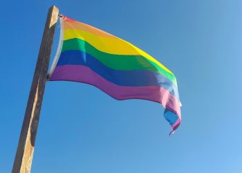 bandiera LGBTQ arcobaleno