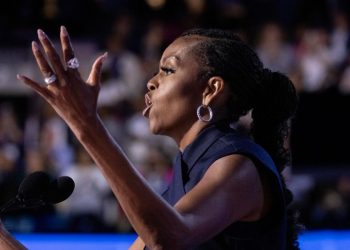 Michelle Obama alla Convention democratica di Chicago (Ansa)