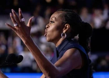 Michelle Obama alla Convention democratica di Chicago (Ansa)