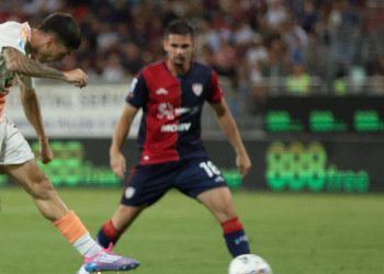 Matias Soulé al tiro con la Roma (Foto ANSA)