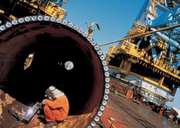 Cantiere ENI durante la costruzione del gasdotto Blue Stream (Ansa)