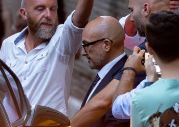 Gennaro Sangiuliano mentre lascia il ministero (Ansa)