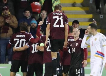 La nazionale della Lettonia esulta (Foto ANSA)