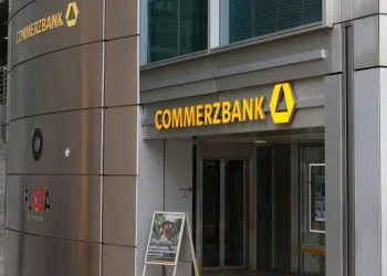 La sede di Commerzbank a Francoforte (Ansa)