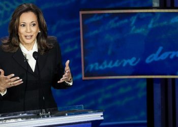 Kamala Harris durante il dibattito tv con Donald Trump (Ansa)