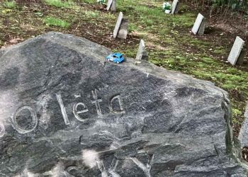 La pietra del cimitero di Ďáblice ((foto d'archivio)