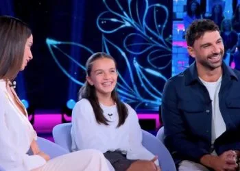 foto Raimondo todaro tocca Jasmine verissimo