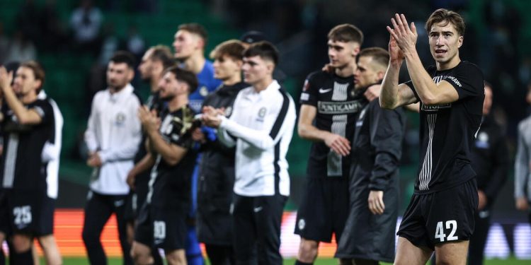 Lo Sturm Graz saluta i suoi tifosi (Foto ANSA)