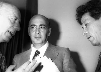 Roma, 1976: da sin. Giancarlo Pajetta, Giorgio Napolitano e Enrico Berlinguer (Ansa)