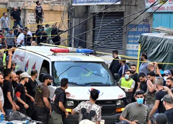 Allarme a Beirut durante un attacco israeliano (Ansa)