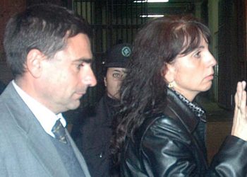 Foto di archivio del 2004 che mostra i genitori di Desirée al termine del processo a Giovanni Erra, assassino della giovane studentessa (Fonte: Ansa)