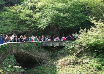 Camminando sul Sentiero del Viandante da Varenna a Bellano: ponte storico sul torrente Esino