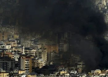 Bombe israeliane sul quartiere Dahieh di Beirut, Libano (Ansa)