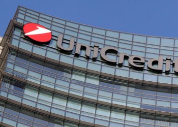 La sede Unicredit di piazza Gae Aulenti a Milano (Ansa)
