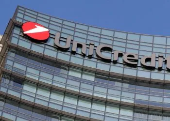 La sede Unicredit di piazza Gae Aulenti a Milano (Ansa)