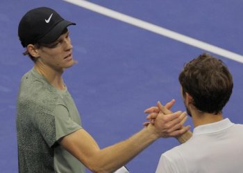 Il saluto tra Jannik Sinner e Daniil Medvedev agli Us Open (Foto ANSA)