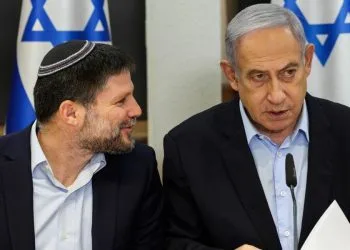 Benjamin Netanyahu (d) con Bezalel Smotrich, ministro della Finanze (Ansa)