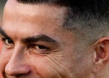 Cristiano Ronaldo sorride durante un allenamento con il Portogallo (Foto: Ansa)