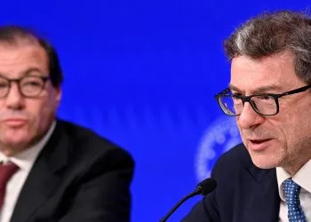 Giancarlo Giorgetti e Maurizio Leo (Ansa)