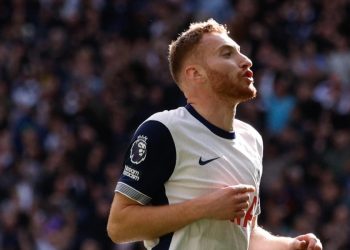 Kulusevski esulta dopo un gol segnato con il Tottenham (foto: ANSA)