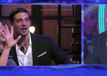 Lorenzo Spolverato con la mamma al GF 2024 (Foto: screen da Mediaset Infinity)