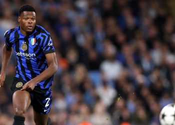 Denzel Dumfries con la maglia dell'Inter (Foto ANSA)