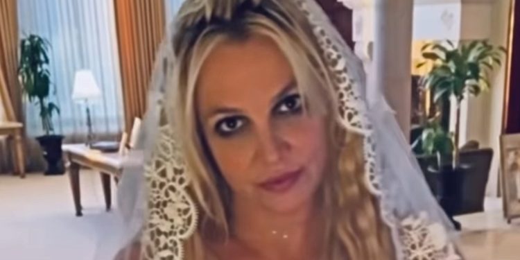 Britney Spears sposa se stessa (Foto Instagram)