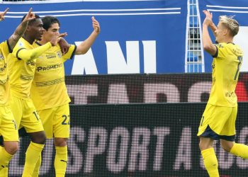 Il Parma esulta per un gol di Ange-Yoan Bonny (Foto ANSA)
