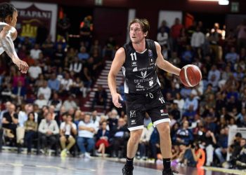 Davide Denegri
con la Bertram Tortona (da facebook.com/DerthonaBasket)