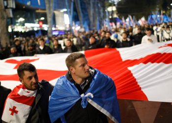 "Sogno georgiano" in piazza a Tbilisi (Georgia) alla vigilia del voto (Ansa)