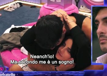 Javier e i baci tra Shaila e Lorenzo al GF 2024 (Foto: screen Mediaset Infinity)