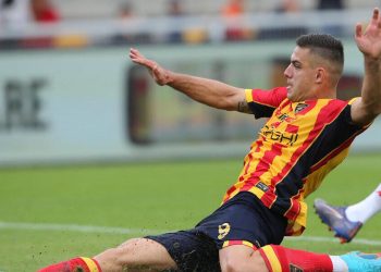Nikola Krstovic in azione con il Lecce (Foto ANSA)