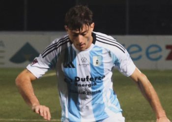 Di Mario porta palla (Foto Instagram della Virtus Entella)